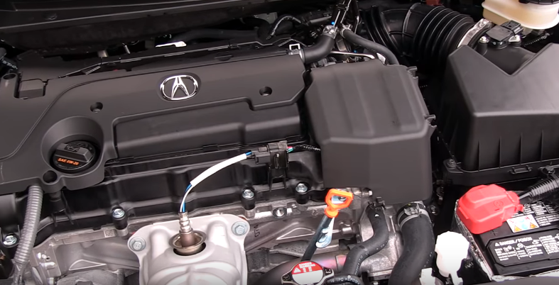 Так под капотом выглядит 2,4 литровый двигатель.