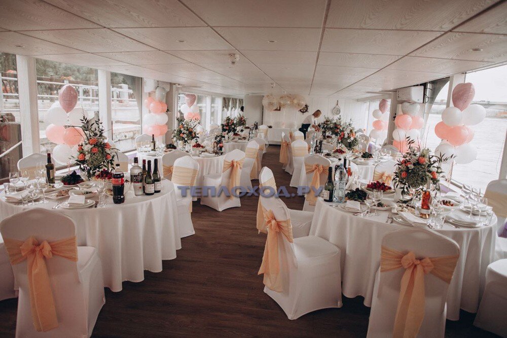 Банкетный зал теплохода "Благодать"