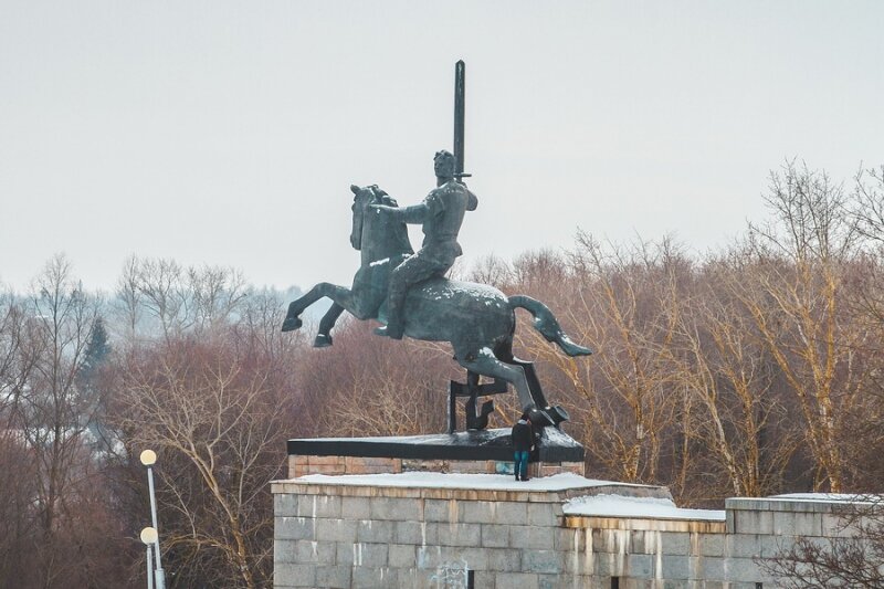 Микешин памятник тысячелетию россии. Как называется памятник установленный в великом новгороде. Как называется памятник установленный в великом новгороде. Новгород памятник 1812 года. Монумент победы вов великий новгород.