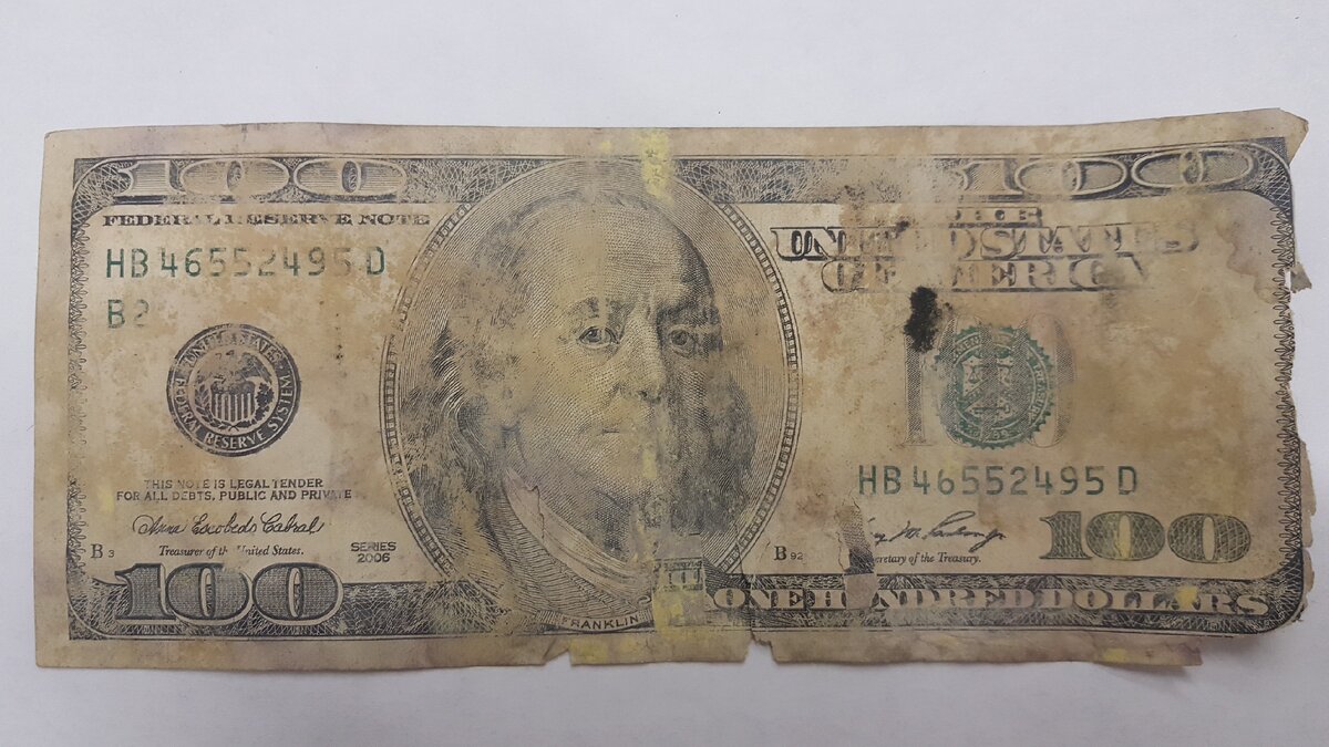 Доллары старого образца в египте принимают ли. Ветхие доллары. Ветхая валюта. Прием ветхой валюты. Фото ветхая валюта.