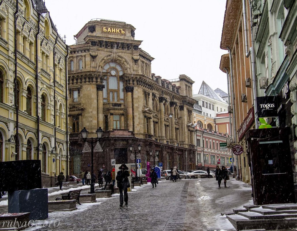 На фото здание ПАО "Банк ВТБ", бывший головной офис ПАО "Банк Москвы". Источник фото: https://clck.ru/TQTdL