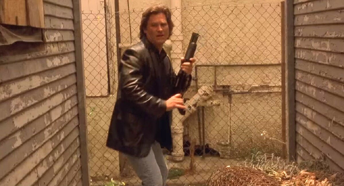 Курт Рассел в своей коронной ипостаси харизматичного крутого копа - это всегда праздник, чего уж там. 