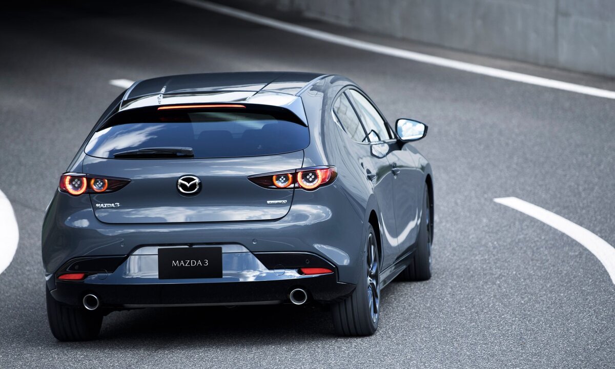Mazda 3 Turbo: полный привод и 250 л.с. Обзор автомобиля.