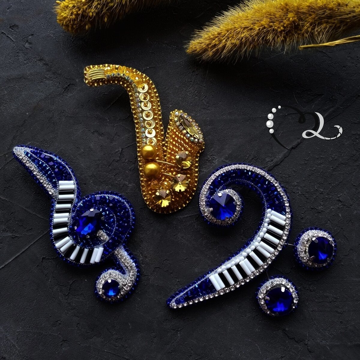 Листайте карусель