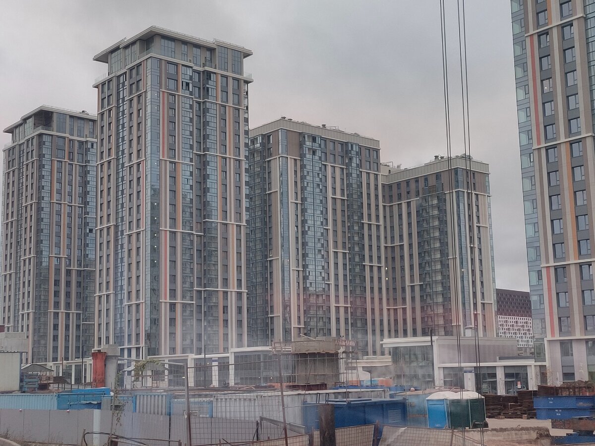 Дома в районе Ботанического сада напротив СВХ. Фото автора