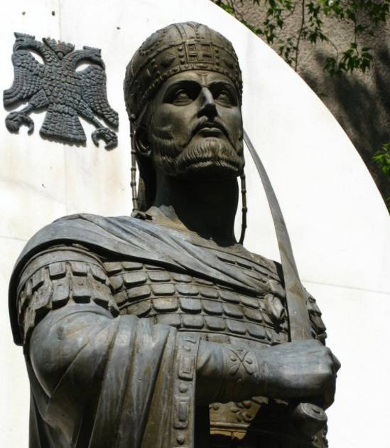 Памятник Константину в Афинах