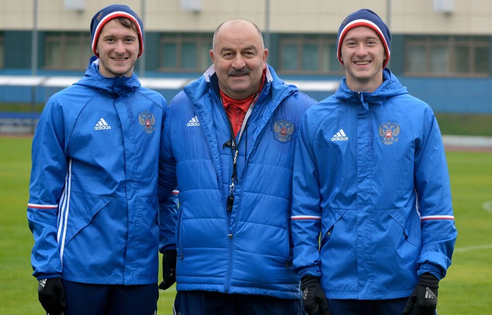 Russian international. Черчесов и Миранчук. Russian International Team. Российской тренер имеет брата близнеца.