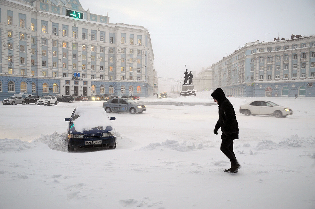 Норильск зимой. Норильск Пурга. Пурга город Нариль Норильск. Норильск сильная Пурга. Черная Пурга Норильск 2016.