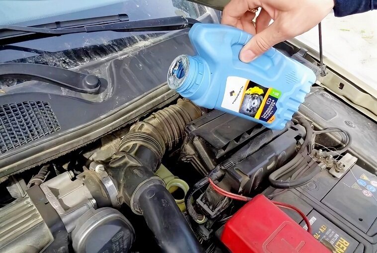Если вы владелец Renault Megan, то должны знать, как обновлять тормозную жидкость. Она должна всегда находиться в системе.