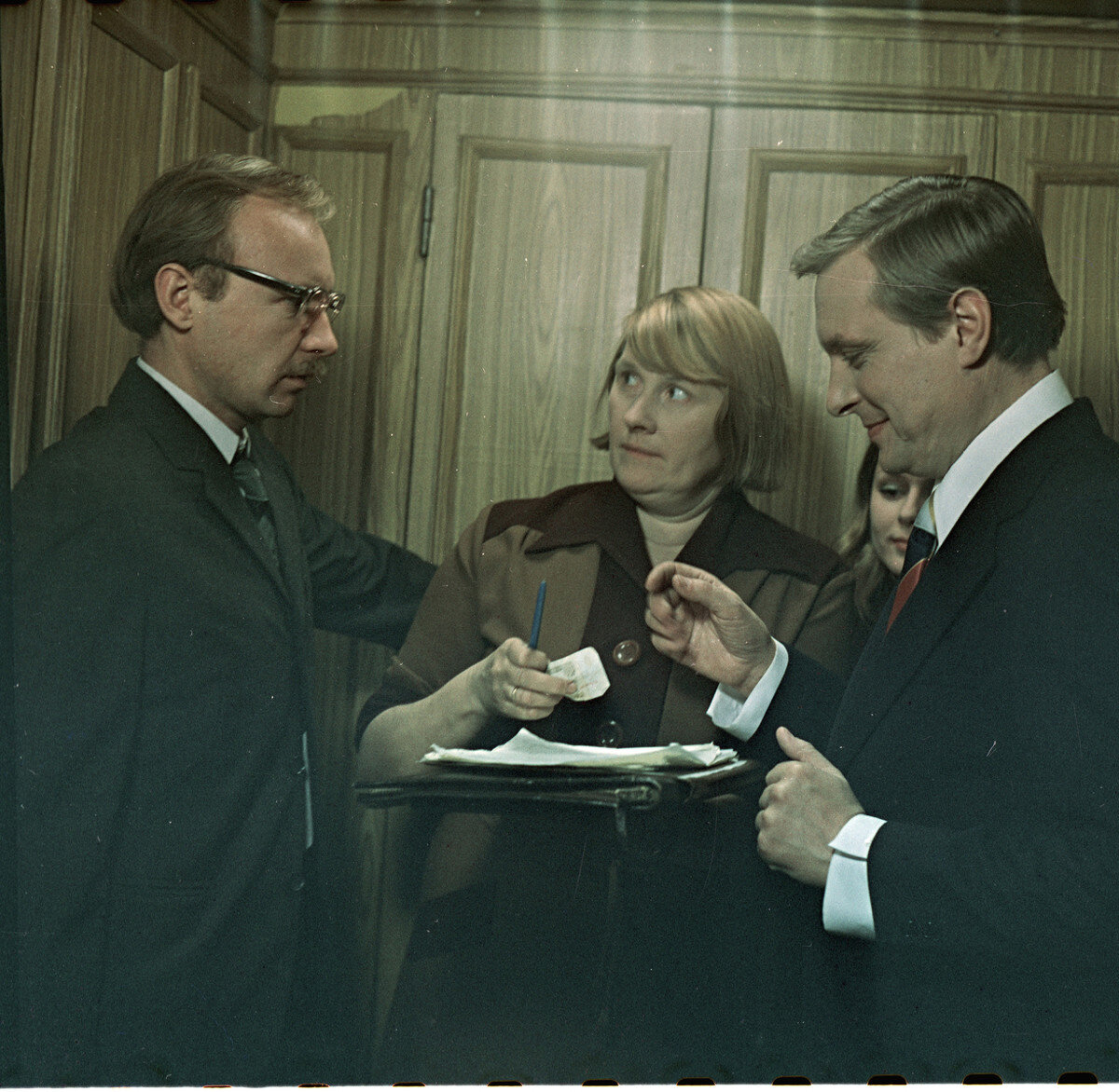 "А вы платили??!!" (Кадр из фильма "Служебный роман")