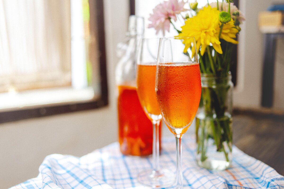 Клубничная комбуча