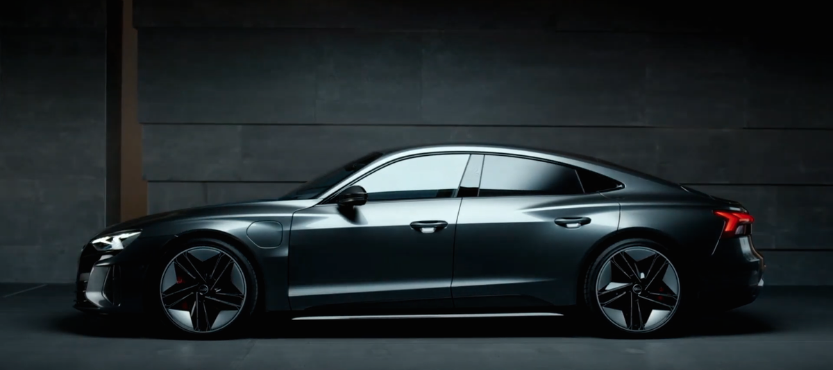 

Характеристики 

Разгон до 100 км/ч: 3.5 сек.
Максимальная скорость: 240 км/ч
Запас хода: более 320 километров
Совокупная мощность двух электромоторов: 590 л.с.
Тип кузова: 4‑дв. купе (4‑мест.)
Длина: 4,96 м
Ширина: 1,96 м
Высота: 1,38 м
