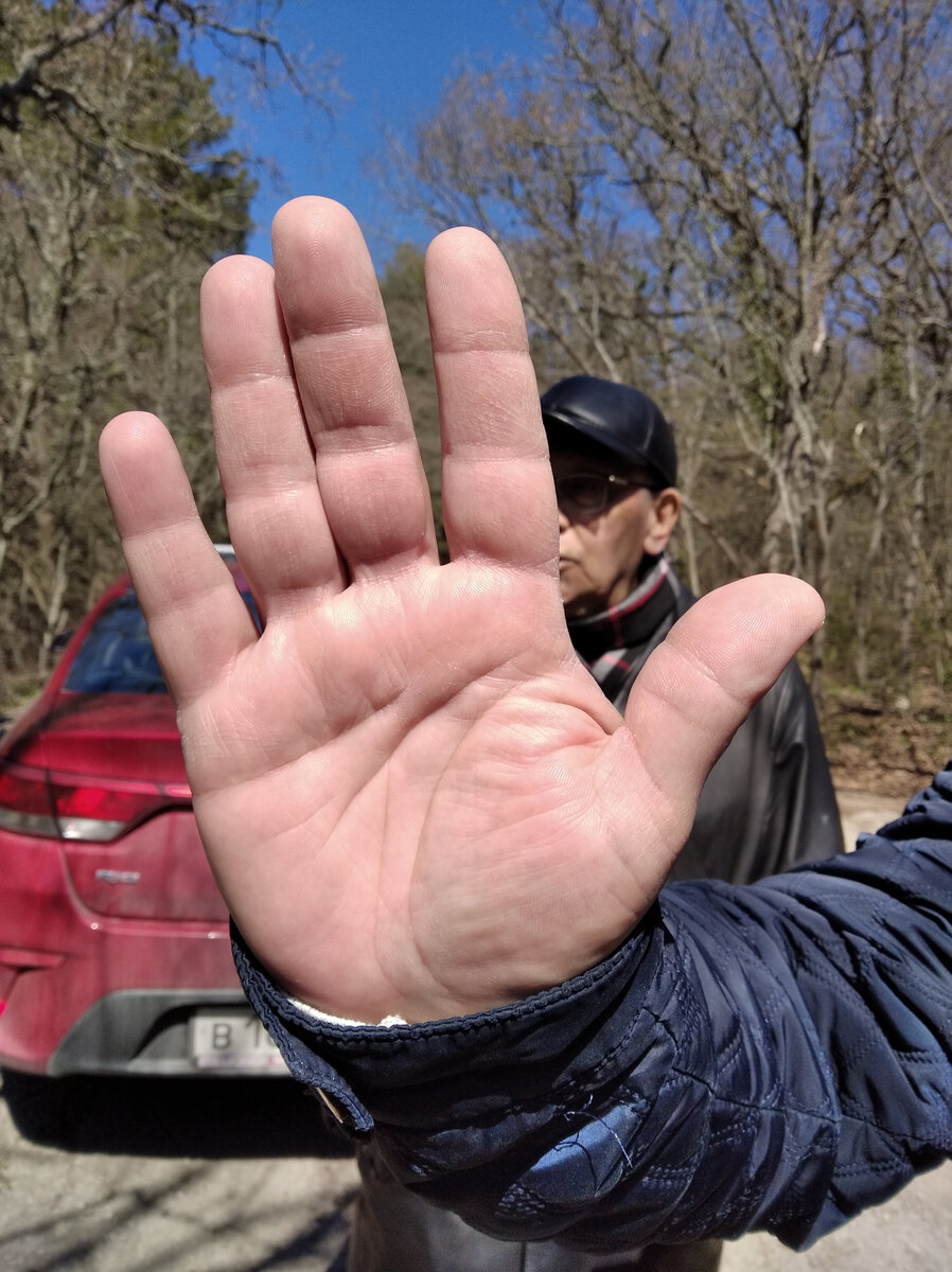 Евгений, 46 лет, правша. Фото из личного архива.