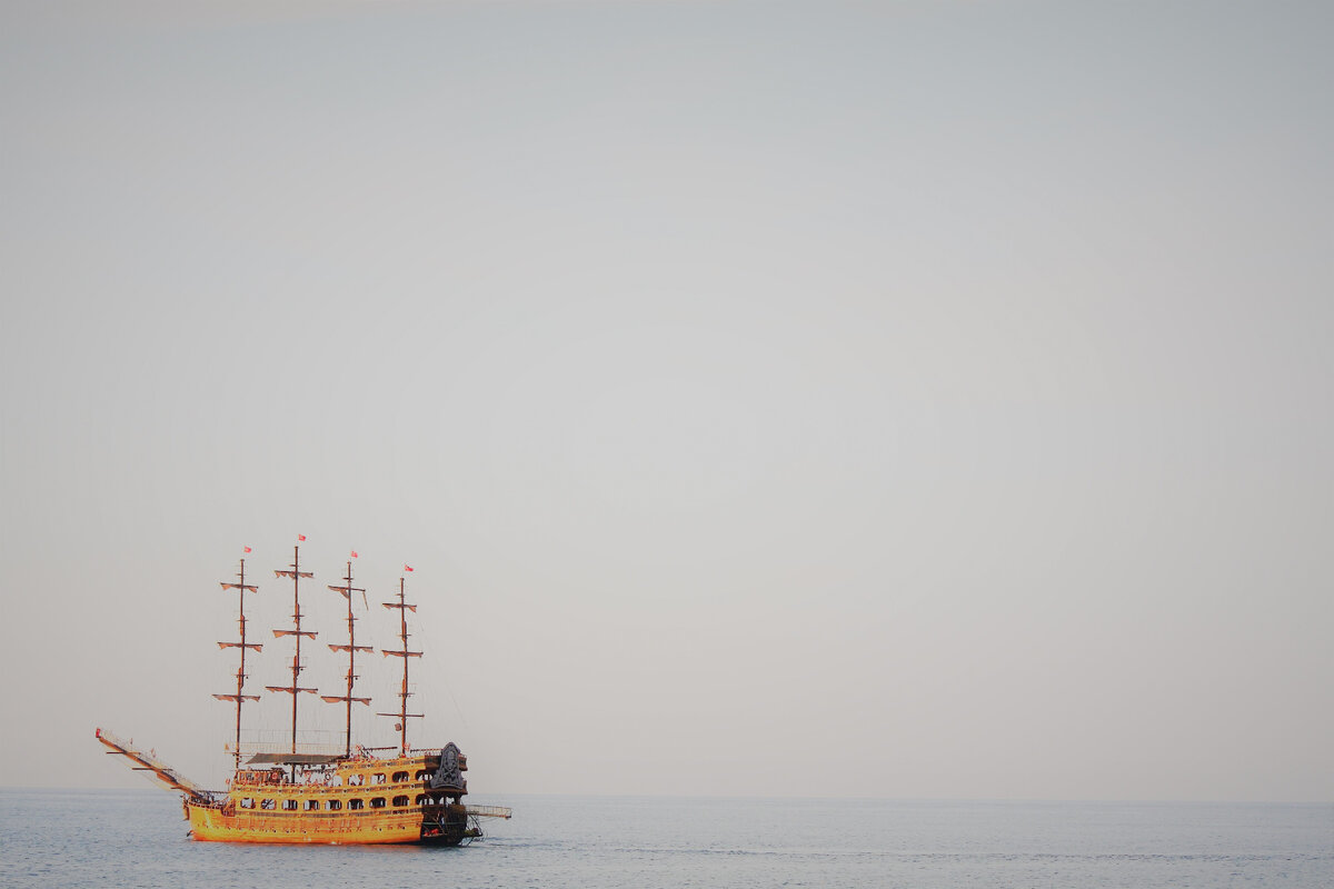 Корабль в Турции