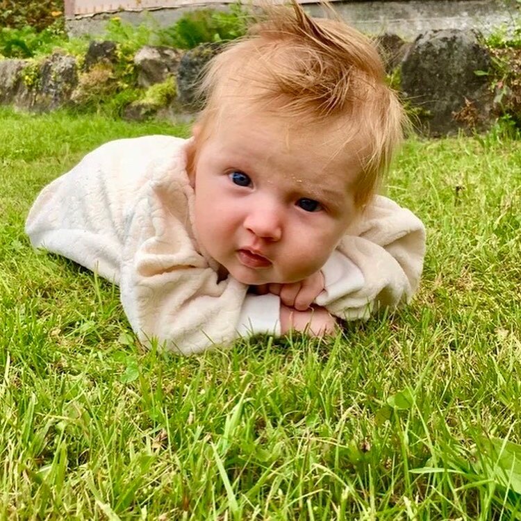 Мире 2 мес. Как раз тот день, когда мы поехали загород.