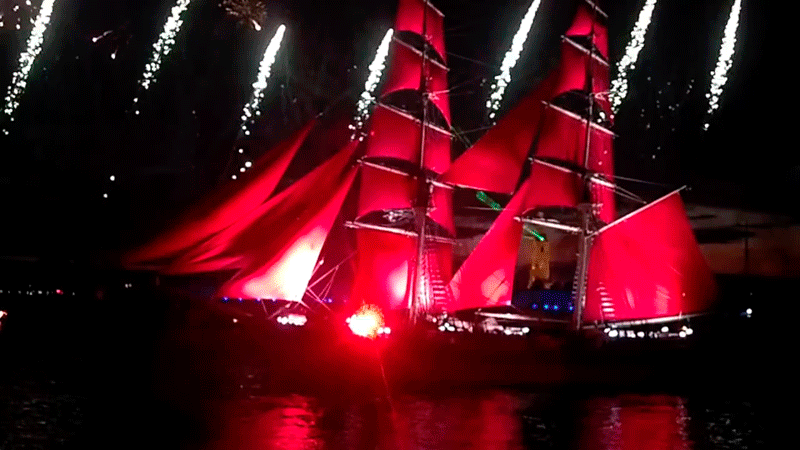 Салют на фоне корабля