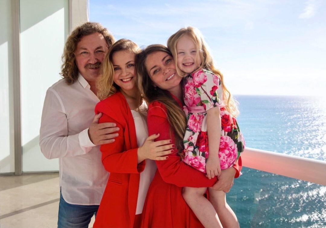 Игорь Николаев с женой и дочками Январь 2021 года в Майами