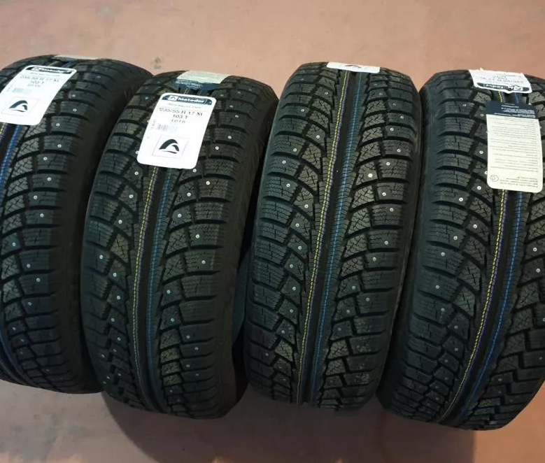 Шипованная резина, на мой взгляд, является лучшим выбором для наших условий