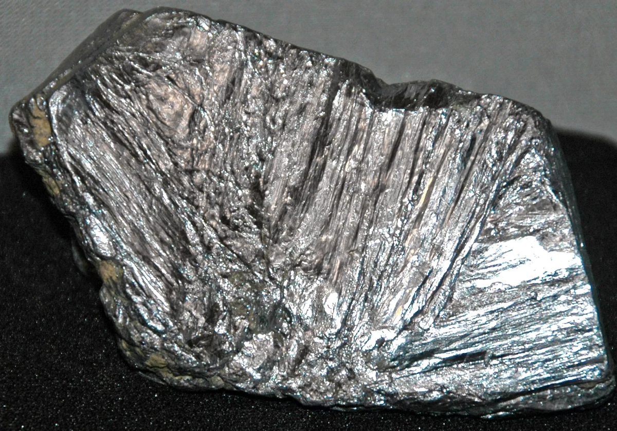 Платину надо. Вольфрам молибденовый. Молибден минерал. Вольфрам-молибденовые руды. Вольфрам и молибден.