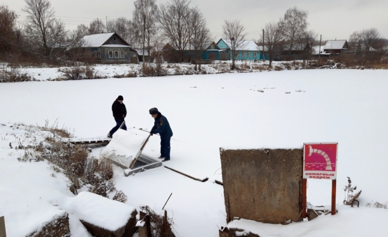 Оборудовали пожарную прорубь