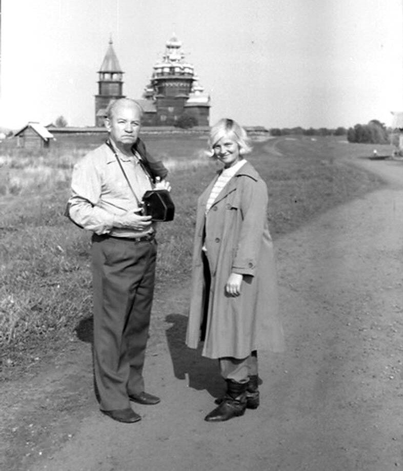 Александр Ополовников и Виола Гущина на острове Кижи. Начало 1970-х