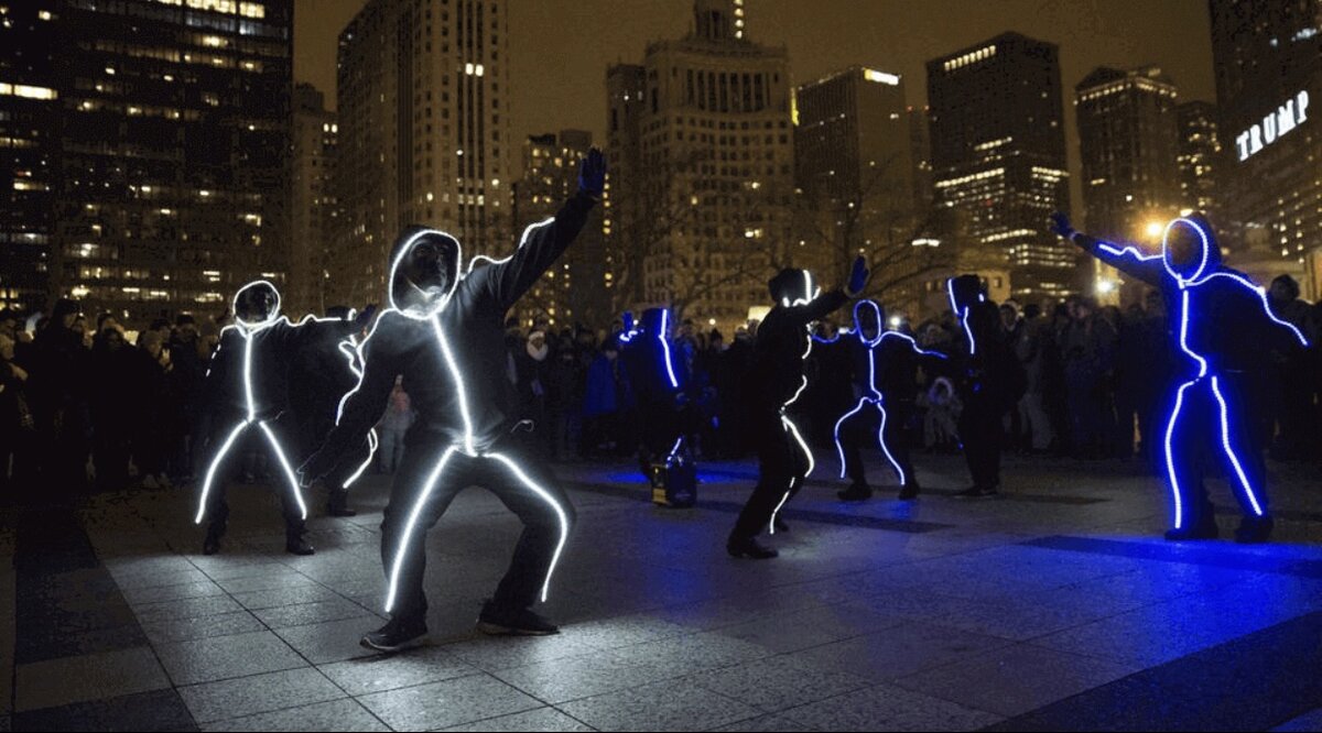 Classic flash mob
It is built on the primary foundations of the ideology of the movement. The main goal is to surprise casual viewers, but so that they do not have disgust or laughter from what is happening.
