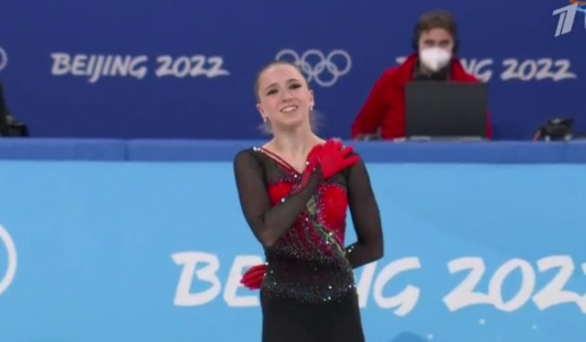 Олимпийская чемпионка Камила Валиева во время произвольной программы. Источник фото: YouTube канал Первого канала.