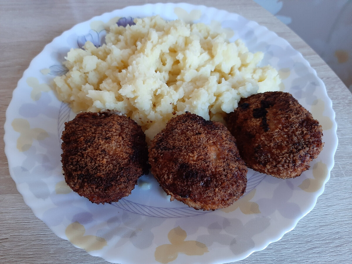 А котлетки с поджаренной корочкой? И не важно в панировке или без - очень вкусно!