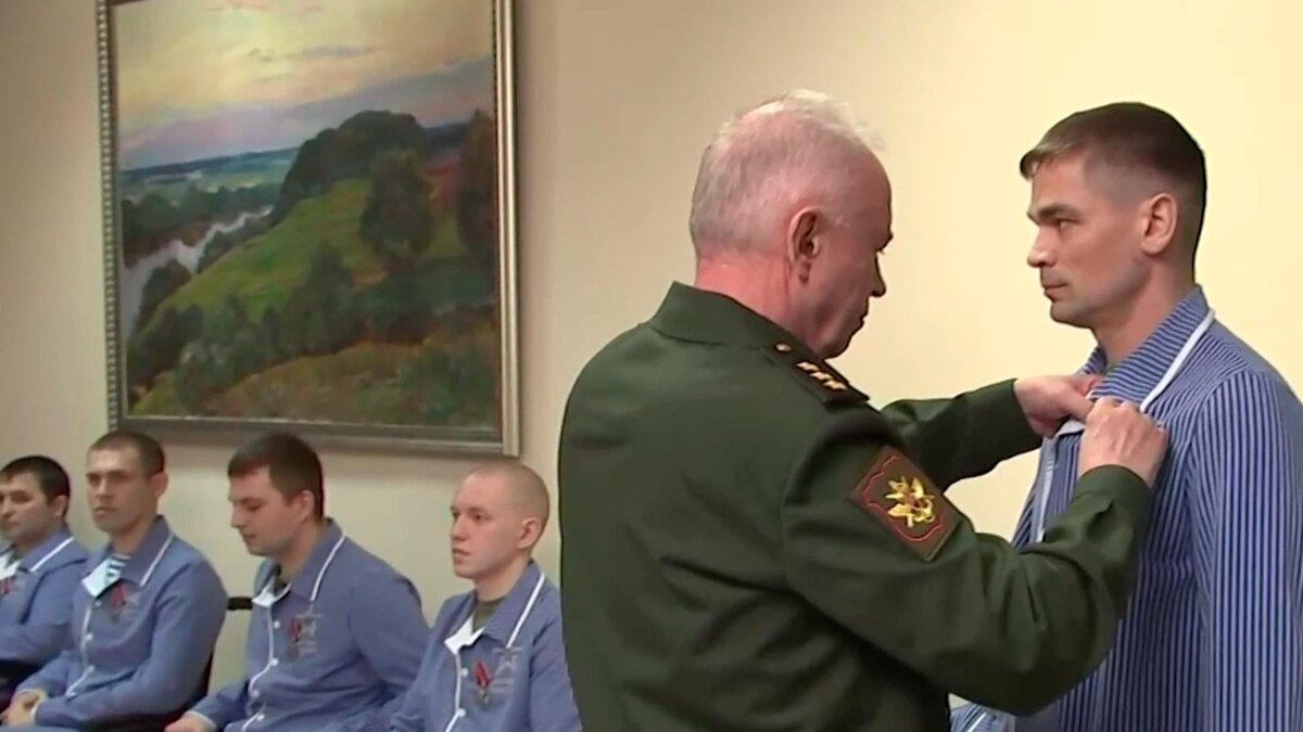 Кадры награждения Олега Борисова