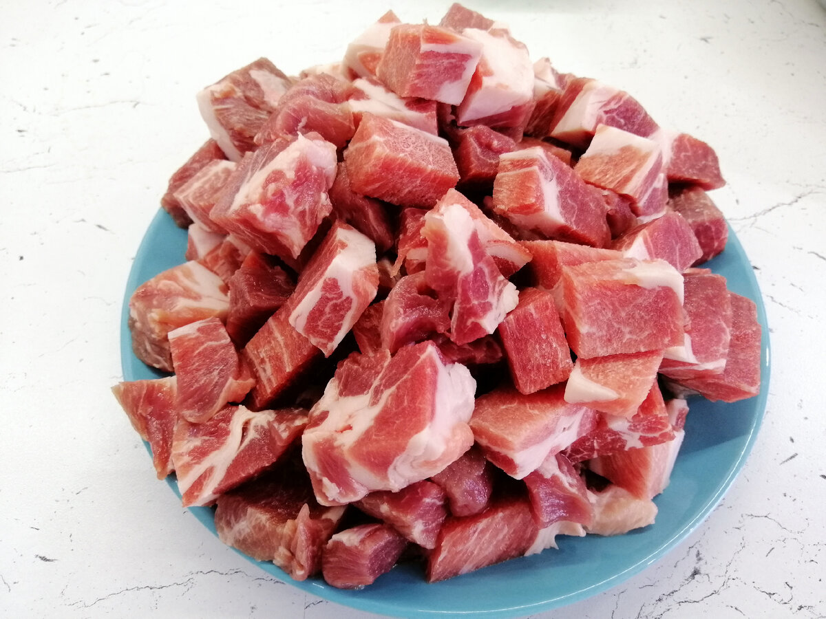 Вместо свинины можно приготовить такую картошку с курицей, тоже будет очень вкусно.