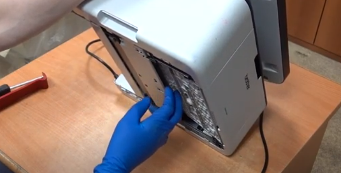 Демонстрируем, как должен подниматься стол