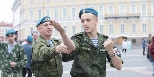    В Петербурге отпраздновали день ВДВ.Игорь Акимов.