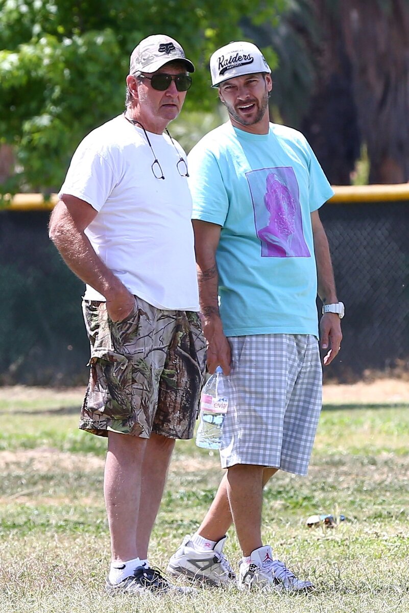    Джейми Спирс и Кевин Федерлайн на футбольном матче Шона и Джейдена, 2013 годLegion-Media