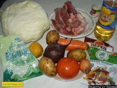 ШАГ 1:
Как сварить борщ классический с мясом? Подготовьте продукты по списку. Овощи хорошо вымойте и обсушите салфетками. С капусты снимите верхние листья. Вместо помидора вы можете взять томатную пасту или пюре, а лимонный сок заменить 6-9% уксусом. Сахар добавляйте по желанию - тут он просто усиливает другие вкусы. С говядины и свинины срежьте все лишнее, промойте в проточной воде.