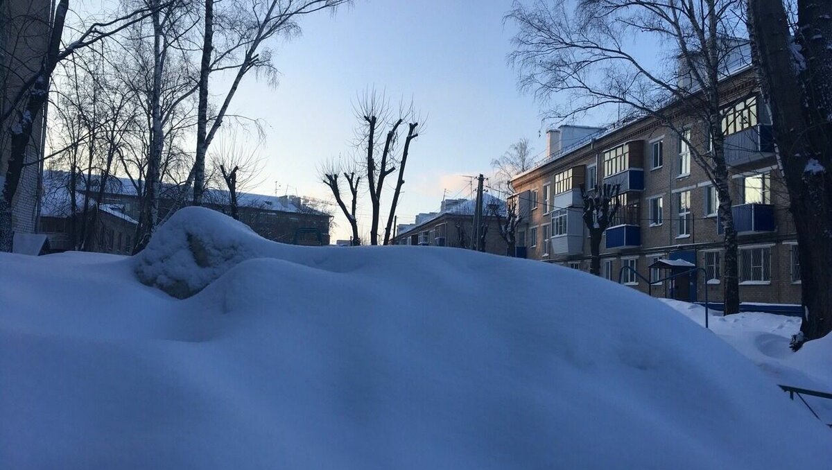     Глава Татарстана Рустам Минниханов поручил главам районов быть готовыми к возможным неприятностям из-за погодных условий. Об этом он сообщил на еженедельном совещании, передает пресс-служба городской администрации.