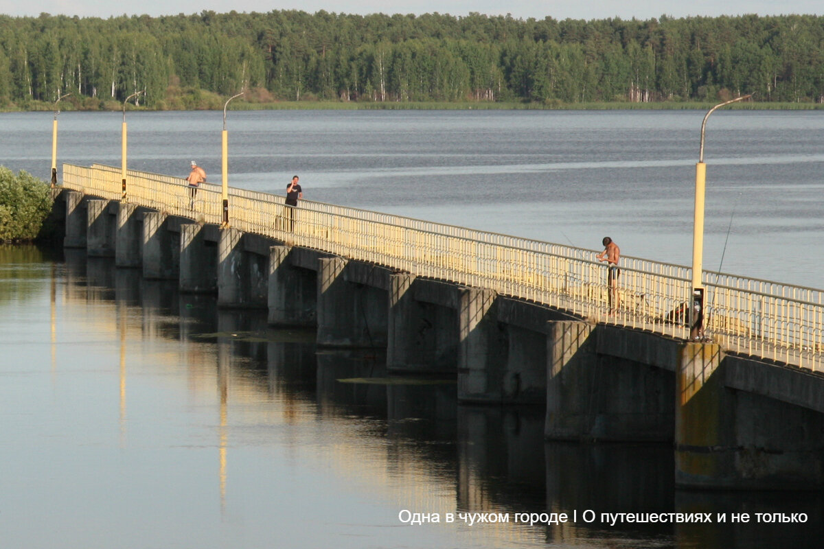 Водохранилищ форум. Дамба поселка Рефтинский. Рефтинская плотина. Поселок Малышева водохранилище. Поселок Рефтинский водохранилище.