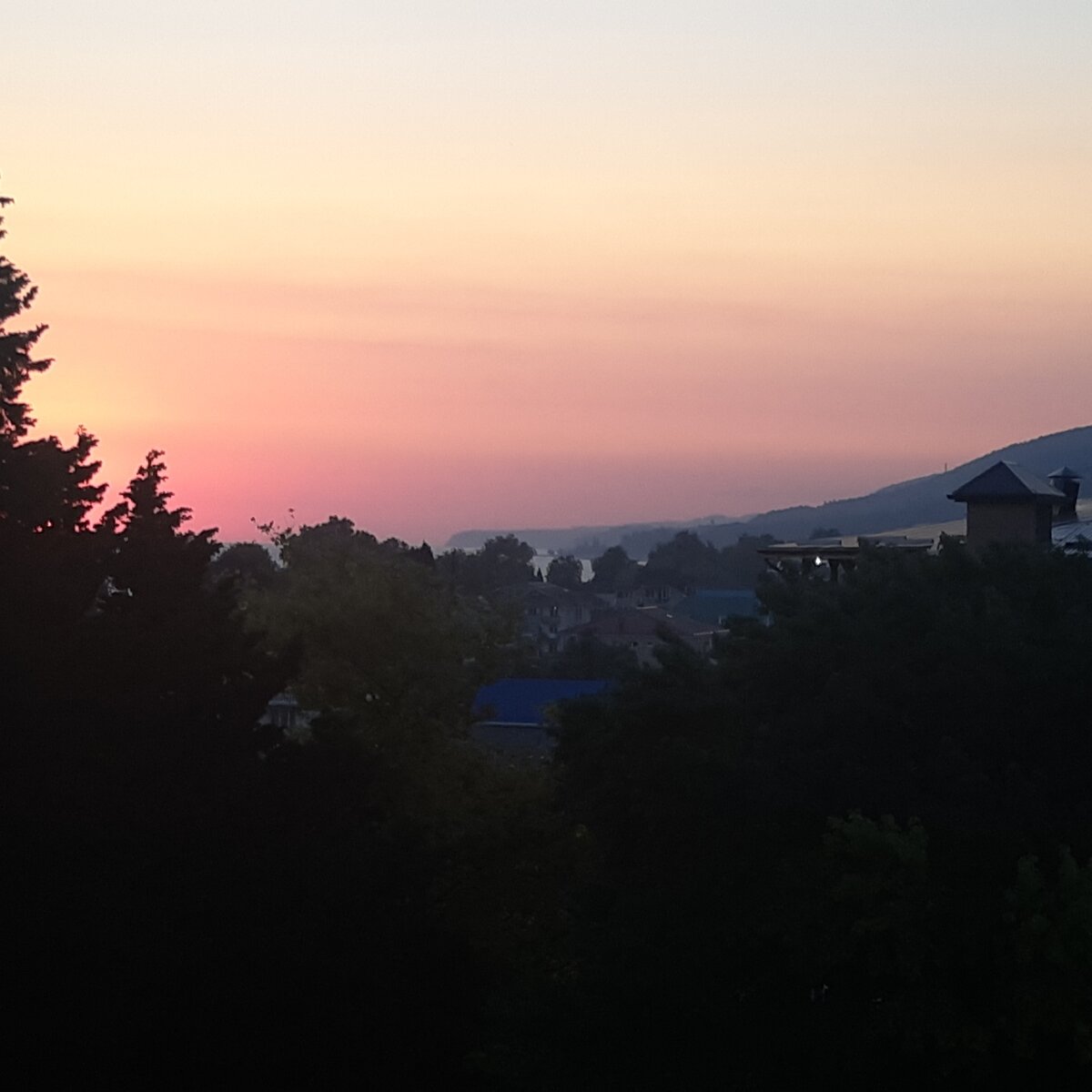 Фото из личного архива. Это мы уже на месте. Любуемся закатом в Сочи