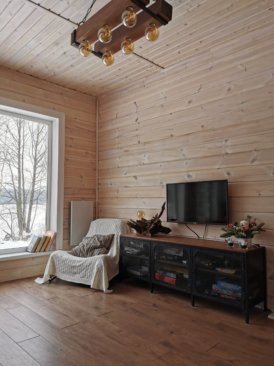 Стены 1 слой. Тон: 5060. Лак не закрывает структуру дерева