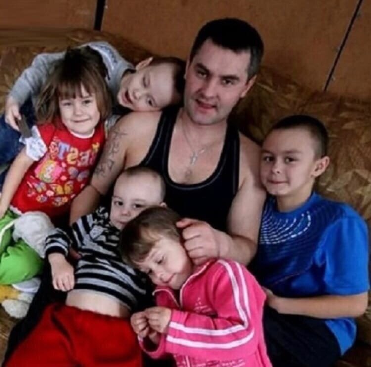 Пятерняшки семьи меркуловых. Меркуловы воспитывают 5 детей. Счастливая семья. Лида зинченко. Алексис бретт.