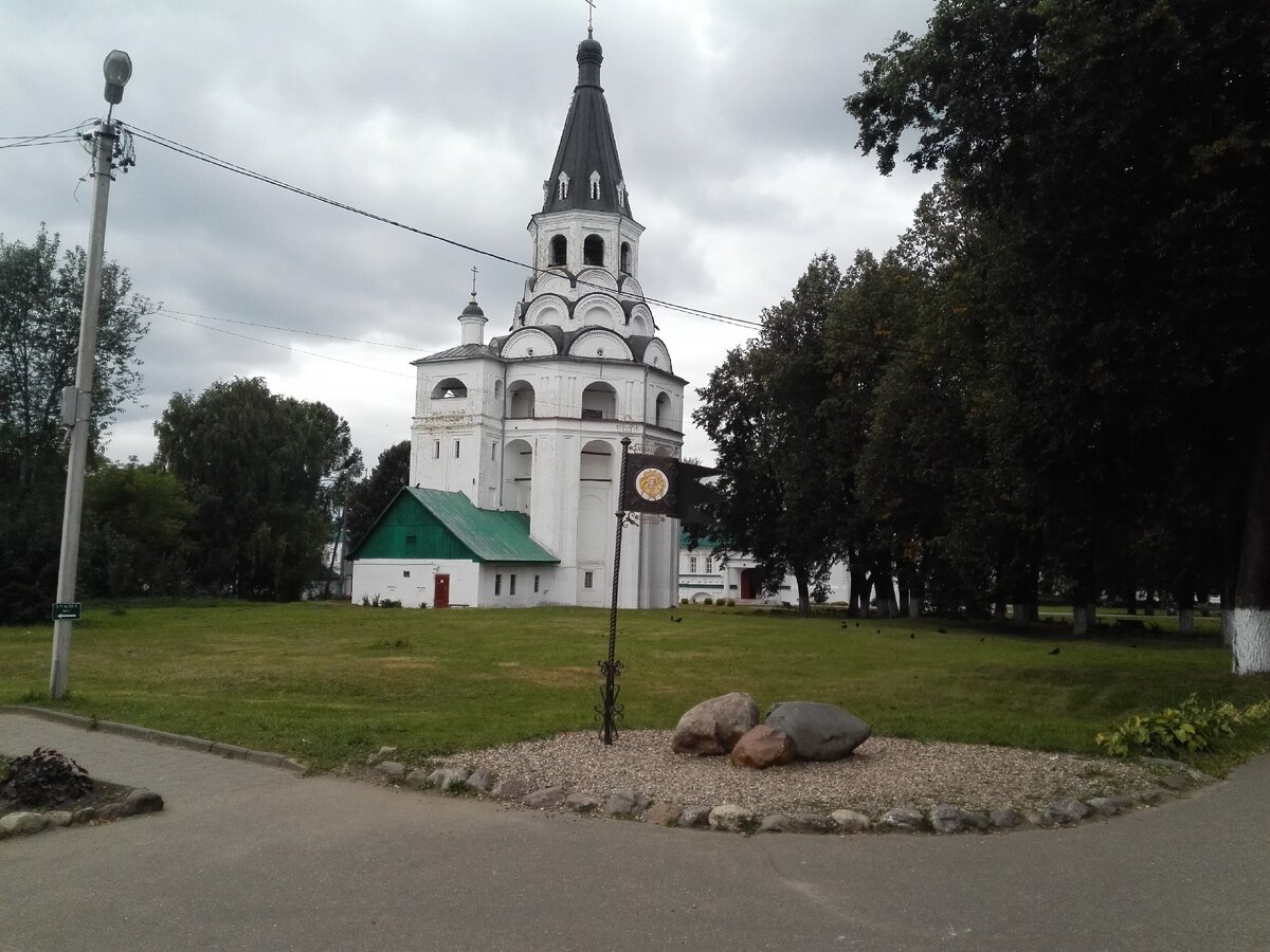 Распятская церковь - колокольня.