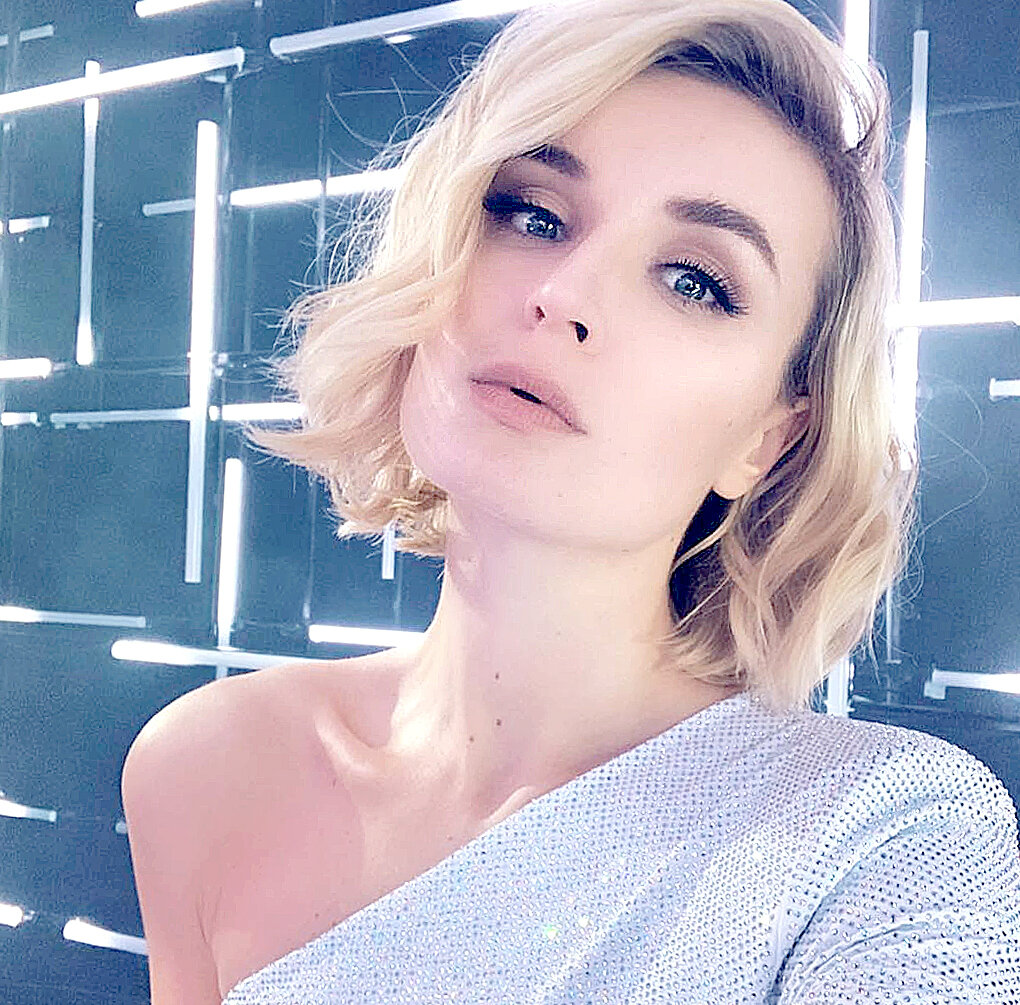 Gagarina. Певица Пальма Гагарина.