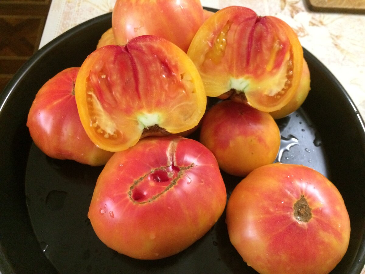 Томат медовый салют в разрезе и масса одного плода