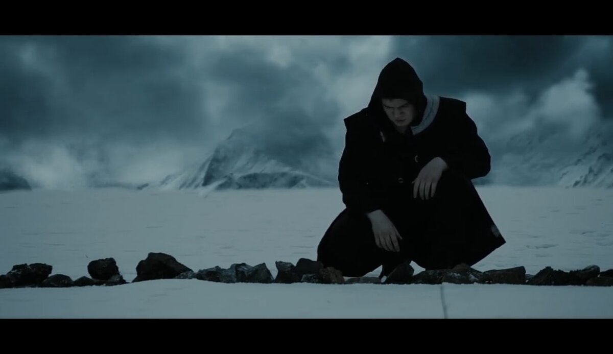 Дмитрий Зодчий – это псевдоним или реальное имя? 
Я бы сказал более чем реальное.

Дмитрий, почему ты остаёшься в тени, в интернете нет твоих фото, ты не отвечаешь голосовыми сообщениями, и не соглашаешься на интервью с журналистами?

Мне не требуется набор индекса узнаваемости. Не планирую становиться говорящей головой и мелькать в мониторах людей, куда-либо баллотироваться и т.п. К тому же, неизвестность даёт очень много плюсов. Например, я могу проехаться в автобусе и послушать, чего люди говорят.

Кто за Вами стоит?

Прямо сейчас обернулся, проверил - нет никого. Разве что кто-то невидимый. А из видимых - точно никого.

Кто автор проекта «Замысел»?

Если имеется в виду фильм - я единственный автор.

Вы состоите в ордене или какой-либо «организации»?

Нет. Никогда не состоял, не состою и не планирую состоять. Исключением может быть организация, сообщество, созданные самостоятельно.

Был ли ты на своём жизненном пути оболванен пастухами разных мастей, и пойман в идеологические и религиозные сети вещателей лжи?

Этот вопрос близок предыдущему. У меня есть инструмент, позволяющий мгновенно различать и без глубокого погружения определять ловушки указанных уровней (религиозного и идеологического). Так сказать, иммунитет.

Ваше отношение к масонам? И если вы сами не являетесь представителем «вольных каменщиков», то почему решили добавить один из важнейших их символов (Всевидящее Око) на логотип-обложку фильма?

Начать нужно с того, что символы и знаки не принадлежат никому (в том числе и указанный знак). Пользоваться может любой, а точней тот, кто знает, как пользоваться. Я применяю в фильме знаки, используемые различными культами. Аллегории, аллюзии на знакомые зрителю образы. Например, в фильме множество христианских образов, но это вовсе не значит, что фильм христианский. Главное, что образы известны зрителю. Насчёт масонери. Существует и успешно работает накрученный миф о всезнании масонства. Мол, масоны знают всё и управляют миром. Это далеко не так. Там то же, что и везде – заблуждения, невежество и блуждания в потёмках, но в красивой и привлекательной обёртке. Возможно, раньше орден имел некие высокие цели, сейчас же туда набирают по объявлениям всех подряд, а это непременно приведёт их к полному краху. Поэтому, к масонери отношения не имел и не имею, хотя мне нравится определение «вольный каменщик» - владею и мастерком, и циркулем, в свободное время строю малые архитектурные сооружения в классическом стиле, без всяких фартушков и белых перчаточек. Есть сомнения, что представители масонери, состоящие из разного рода тепличных политиков, предпринимателей и «звёзд эстрады» знают, что такое раствор и способны самостоятельно построить хоть что-нибудь. Поэтому, с одной стороны, упоминание и сравнение с масонери поднадоели. С другой – есть и плюс. Если вижу «О, масоны сняли фильм!» - сразу ясно, что имею дело с низшей формой разума, а значит, можно не обращать внимание.

Как давно ты проснулся от этой комы? Или, может быть, какое-то событие в твоей жизни послужило толчком к твоему озарению?

Не близки обороты «проснулся», «озарение» (не использую подобные определения), но, понимая о чем речь - события были и есть, но не хотел бы продолжать тему, это больше чем личное.

Как возник сюжет фильма? Как пришли знания, которые показаны в фильме?

Не знаю, что за знания, которые показаны в фильме, но сюжет возник очень просто, без труда. Сначала есть импульс, затем складывается костяк, смысловой скелет, то, что необходимо вытащить из поля смыслов во всеобщее поле. Дальше для него подбираю сюжет. Придумал так - не подходит, не одевается, плохо ложится. А вот так - подходит. То есть, и сюжет, и жанр могли быть совершенно другими. Это могла быть комедия или детектив, не важно. Подобрал сюжет, который подходит под задачи, технически реализуем и близок мне атмосферно.

Почему Зга читал книгу задом наперёд?

Просто отсылка к личному. В детстве читал книги подобным образом – от конца к началу. То есть, сначала узнать суть, отгадку, а затем отслеживать какие пути ведут к отгадке. Так же и с решением лабиринтов: идти от финальной точки, а не соваться в каждый из множества предлагаемых входов. Сначала выяснение причины, а затем рассмотрение следствий.

Зачем фильм «Замысел» переполнен различного рода символикой?

Не могу согласиться насчёт «переполнен». Ровно столько, сколько требуется фильму для выполнения своих задач, ни больше, ни меньше.

Читал, что двое из актёров, к сожалению, не дожили до завершения работ по фильму, не успели посмотреть, в чём участвовали. Можно узнать, какие роли в фильме играли эти двое?

Это исполнившие роли «Мыслителей» («Наше» и «Доиграетесь»). В этом году умер и третий «Мыслитель» («Моё»). Эти актёры совершили невозможное и превосходно исполнили всё, чего от них добивался. Как-то выложу видео единственной репетиции сцены «Мыслителей», сразу будет понятно - почему невозможное.

В съёмках фильма участвовали рок-музыканты из Донбасса: Салим Салкин, Павел Великодный, Генри Бэсхэ, Грин Лазовский. Дмитрий, ты был с ними знаком до съёмок «Замысла»?

Был знаком до съёмок почти со всеми актерами фильма. С Генри познакомились в процессе, но сразу было ощущение, что знались с ним всегда, просто давно не виделись.

Музыку к фильму написал ты, Дмитрий? И как давно ты сочиняешь музыку?

Да, музыка в фильме моя. Это важная составляющая фильма, не доверил бы никому. Насчёт "давно" - по сути, с детства.

Насколько мне известно, это будет трилогия. Сценарий всей трилогии уже написан?

Да, но сценарии будут меняться из-за технических возможностей на момент съёмок. Например, сценарий первой части «Замысла» пришлось существенно переработать и изменить, потому что средства, технический арсенал не позволяли мне, как режиссёру, реализовать написанное мной, как сценаристом. В этом плане всегда побеждает режиссёр, потому что фантазия и воображение сценариста безграничны, а реализовать всё написанное режиссёру не позволяет бюджет.

Начаты ли съёмки второй части «Замысла», и как она будет называться? Много ли уже отснято материала для второй части «Замысла»?

Начаты. Сняты несколько сцен и съёмки остановил - почувствовал, что выбранный путь заведёт в тупик, масштаб запланированного гораздо выше технических возможностей и имеющегося бюджета. Сейчас упрощаю, меняю сюжетную часть до уровня, который можно реализовать и скорей возобновить съёмки. В общем, на перепутье, ищу вариант, по которому удастся и вложить всё задуманное в смысловом плане, и выдать хорошую художественную составляющую.

Действительно ли первая часть «Замысла» снималась на камеру цифрового фотоаппарата?

Да. Фотоаппарат Canon 5D Mark III. Это здорово ограничило возможности постпроизводства, но вариантов приобретения профессиональной камеры пока нет. Хорошо, что хоть этот фотоаппарат есть.

Зачем были вырезаны сцены из фильма?

Они мешали ритму фильма в целом, нарушали общее течение. С ними фильм был бы совершенно другим. На этапе съёмок выбросил ещё с полтора десятка сцен. Всё частное, что мешает общему, должно быть удалено без сожаления.

В чём Ваша миссия?

Очень режет слово «миссия». Если заменить его на «назначение», то оно в выполнении ряда задач, которые расчистят и подсветят дорогу к тому, что можно назвать как «Неимоверное и небывалое». Устройство общества, которого не было, о котором боятся подумать самые смелые мечтатели (при малейшем возникновении такой мысли тормозят себя и предчувствуют крики из толпы: «Дурак! Это утопия!»).

Дмитрий, в интервью в донецкой степи ты сказал, что «Замысел» создавался не ради зрителей и не с целью кому-то понравиться. И ещё, что Мы ничего не предлагаем, а лишь уведомляем. Тогда получается, что твой фильм – это программа, типа нейролингвистического программирования?

Нет. В фильме не закладывал ничего воздействующего на подсознание, никакого НЛП. Есть другое. Устанавливающее связь с надсознанием человека. Кратко не получится объяснить. В двух словах: пока человек смотрит фильм - идёт прямое общение с его надсознанием. Не программирование, а именно общение. Сознание и подсознание возможно программировать и обмануть (что чаще всего и происходит). Надсознанием манипулировать нельзя. Оно находится за пределами, вне лжи, там, где «как на самом деле». С ним можно вести исключительно прямое честное общение. Зачем это делать? Сознание людей пребывает в разного рода пеленах («Скитаются немощные, перебитые, жалкие»). Любые уговоры, споры, убеждения бесполезны, потому что у каждого свои амбиции, опыт, мнение, гонор («Позволяют себе иметь мнение по любому вопросу»). То есть, договориться с человеком, а тем более с миллионами - бестолковая трата времени и сил. Договариваться же с надсознанием возможно, и единственно правильно. По сути, в фильме есть что-то вроде триггера. После договора надсознание начинает помогать и перестраивать сознание своего человека.

А не мог бы ты поведать о том последнем планетарном проекте, реализованном на планете Земля, о котором ты рассказал своему гостю в гроте, когда попросил его выключить диктофон?

Непременно. Но при помощи образов, через наиболее действенный формат кино или видео. Считаю, что текстовое донесение информации (не подкреплённое видеозвуковыми образами) крайне слабое и зачастую вредное. Тем более, это не просто отдельная тема, а целый массив, самое важное. Есть планы создания цикла короткометражных фильмов, наглядно описывающих мир будущего. Как бы, репортажи из будущего на различные темы. Пока нет физических возможностей реализовать этот проект.

Вас любили в детстве?

Да, у меня было замечательное, интересное детство. Хотя, по сути, оно продолжается и сейчас, занимаюсь тем же, что и в детстве, и так же себя ощущаю. Существенно возросли возможности, коллекция шишек на лоб, а восприятие, постоянное пребывание в творчестве остались прежними.

Любит ли Дмитрий Зодчий играть в волейбол, большой теннис, или кататься на коньках?

Не знаком с этими развлечениями. Я больше по творчеству.

Где купить игру «Силы»?

Её нет в продаже. Существует в единственном экземпляре у меня. Предложения по производству и выпуску игры были, но всё осталось на уровне предложений. Отчасти из-за моей занятости.

Есть мнение, что «Замысел» создавала группа авторов, а «Зодчий» - это название группы. Один человек не может осилить и то, и другое, и третье. Так ли это?

Встречал. Недавно написал человек с заявлением, что фильм сняла некая нейросеть, и я должен хорошенько потрудиться, чтобы убедить его в обратном. Было забавно. Человек искренне убеждён, что для меня крайне важно что-то ему доказать. Но имеющие такое мнение честны. Они проецируют вопрос на себя, отвечают, что так не могут и делают вывод - значит, не может никто. У меня с этим проще. Я субботний водолей с тремя девятками в квадрате. Невозможное - моя стихия, специализация и естественная среда обитания. Чем сложней, важней и невозможней проект, тем интересней браться за его исполнение. Единственная преграда, которая постоянно тормозит и пытается остановить - ограниченность в средствах. Могу только повториться: я - единственный автор фильма, не нужно вписывать мне в соавторы какие-то нейросети.

Много людей тебе пишут после просмотра фильма? Как ты относишься к личному общению? Что интересует зрителей? Что спрашивают?

В первые месяцы был настоящий навал, я не успевал читать, не то, что отвечать. Сейчас меньше, но всё равно много. Нормально отношусь. Стараюсь отвечать. Если человек потратил два часа своего времени на просмотр фильма - я должен найти хотя бы две минуты на ответ. Пишут разное. Вообще, и комментарии под фильмом, и личные сообщения для меня как индикатор, примерно показывающий состояние активной части общества, которую можно назвать как «ищущие». Печально, но большая часть обращений – от тяжелобольных людей, наслушавшихся пастухов, с забитыми мусором головами. Или другой срез – люди чувствуют, что вокруг что-то происходит и вместо того, чтобы искать общие выходы из беды, спрашивают: «Куда вложить деньги, чтоб не пропали?» Есть смешные обращения. Например, после премьеры ко мне практически одновременно обратились «Грядущий Царь Православный» в количестве одной штуки и «Антихрист» (тоже одна штука). Оба что-то пафосное рассказывали, куда-то звали, мол, «Одобряю, готов принять в мои ряды». Я читал и думал: «Такие титулы, такое могущество, а разобраться в каких случаях пишется –тся, а в каких –ться не могут». Но, вот такие нынче цари и антихристы - мельчают. Немало угроз и проклятий от недалёких, определивших фильм как русофобский (а они ж защитники Руси ещё те). Немало советчиков, как бы хлопающих по плечу: «Фильм неплох, но вот тут ты не так понял, ща я тебе расскажу как нужно». Друзья с советами, не тратьте время впустую. В том, что я делаю, мне советы не нужны. Вообще никакие. Если же вы уверены, что знаете и умеете лучше – тем более, не тратьте время. Просто делайте сами и по-своему, это будет замечательно и правильно. В общем, отношусь с пониманием ко всем обращениям. Мир жёстко закручивается в вихре, людям здорово сносит крыши и будет сносить ещё больше. Однако, есть (хоть и значительно меньше) обращения от разумных вменяемых людей. И это очень радует. Очень.

Воплощен ли образ Путина в каком-либо из персонажей?

Это решает зритель. Если решит, что воплощён - то да. Решит «нет» – значит нет. Увидит кого-то ещё – ну, значит, так и есть. Я старался исключить однозначность, предоставить зрителю больше возможностей трактовать по-своему и быть участником фильма, а не только наблюдателем.

Позиция какого из героев фильма вам наиболее близка?

Полностью мне близок персонаж, который в самом начале фильма смотрит в замочную скважину с той стороны, где небо, сюда, где темно и ничего не видно. Поэтому я, как режиссёр, доверил себе, как актеру, сыграть эту единственную роль.

Можно ли сказать, что Зга – это вы?

Любое произведение в той или иной степени автобиографично. Каждый автор создаёт через призму личного опыта.

Насчёт фразы «Увидишь своих – кланяйся нашим». Правильно понимаю, что наше рождает «такие времена», а свои и появляются в «такие времена» чтобы нести гармонию? Таков смысл этой фразы?

Мне казалось тут всё предельно прозрачно и понятно. Свои – это строители нового. Наши – это строители Красного проекта, «человек советский», предшественники. Какие бы тяжелейшие ошибки ни содержал Красный проект, какое бы отношение к нему ни было - мы нынешние за 30 лет не построили ничего, но до сих пор проедаем то, что построили Наши (они здорово постарались). Поэтому, конечно, только поклониться. Это была удивительная попытка строительства, не удавшаяся (хотя многое удалось) из-за огромного количества смысловых ошибок.

Как Вы относитесь к проекту восстановления СССР?

Как к одной из множества ловушек для одураченных. Вброшена идея, нашлись ностальгирующие. Пока проворачиваются дела, наивные люди носятся с паспортами СССР и требуют справедливого рассмотрения вопроса в судах, принадлежащих тем, кто проворачивает дела. И смех, и грех. В итоге инициаторы вброса довольны – нашлось применение какому-то количеству активных людей, пусть себе тешатся советскими паспортами и под ногами не путаются. Мир устроен таким образом, что повторения не предусмотрены (ровно так, как не предусмотрена отмотка времени), никакого восстановления СССР не будет. Будет новое. То, чего не было. Но людям не до этого, многие смотрят назад и готовы до последнего ждать под дверью суда «справедливого решения».

На каких образцах вы воспитаны? Что вас вдохновляет?

В детстве мне нравились фильмы «про партизан». Образ, засевший тогда, вдохновляет и сейчас. Представить: едет немецкий бронепоезд, на нём танки, гаубицы, техника, множество солдат. Угрожающая мощь. На эту красоту работала вся промышленность Германии. И вдруг из лесу выбегает какой-то небритый, неумытый чудак в телогрейке и валенках, швыряет в бронепоезд взрывчатку и убегает в лес. Взрыв, бронепоезд сходит с рельс, техника горит, куча погибших, всюду крики. Оставшиеся в живых в недоумении. Что произошло? Кто это был? Ни имени, ни лица, просто какой-то чудак в телогрейке и валенках. Вот этот образ безымянного партизана для меня вдохновляющий. Стараюсь делать всё с учётом, будто никого своих нет и никто не поможет. Эдакое чучхе - опора на собственные силы. Будет помощь и соратники – здорово. Не будет – не унывать. Значит, чучхе.

«Замысел» серьёзно нашумел. Но у многих зрителей есть вопрос – фильм за нас или против нас? Проясните.

Что ж тут прояснять? Наш народ владеет очень мощным инструментом – парадоксальностью. Но эта парадоксальность проявляется во всём. И кроме важных плюсов имеет серьёзные минусы. Например: если к нашему человеку придут с целью обмануть – с радостью поверит, двери настежь – «Заходите, гости дорогие». Если же протянуть руку помощи – обматерит, проклянёт и камнями забросает. Но тут только с пониманием относиться – таковы настройки народа по умолчанию. Вряд ли стоит прояснять и убеждать. Пусть каждый сам решает – «за нас» или «против нас». Я делал фильм с учётом, что вообще все могут быть против него.

Фильм «Замысел» - это декларация, оферта или предупреждение? В чем замысел фильма? Принять, осознать, отвергнуть? Для чего этот фильм?

Скорей манифест. Фильм имеет определённое количество целей (каждая в своей «отрасли»). Об одной из них сказал выше. Есть и внешняя видимая цель – добиться посредством звука, изображения и других инструментов того, чтобы шестерёнки в головах заёрзали, заскрежетали и начали вращаться. Чтобы хотя бы малое количество людей усомнились в содержании окружающего шума и самостоятельно попробовали взглянуть на валящие потоки лжи трезвыми глазами, а не через навязанные очки.

Скажите, а кто дал вам право заниматься такими серьёзными вопросами? Вам не кажется, что много на себя берёте?

О, да. Именно так. Я много на себя беру. Однако никто не мешает и вам взять на себя хоть сколько-нибудь. Вы бы взяли - тогда б и я много не брал. Только есть нюанс – мало взять, нужно ещё и выполнять. И право никто никогда не даёт, право добывается самостоятельно.

Как вы будете выявлять тех, кто будет строить новое?

Уже. Всё идёт. И не я. Сами выявляются.

Кем вы видите себя в новом мире? Какое ваше место в нём? В правительстве?

Никем не вижу. Моё дело в том, чтобы невозможное осуществилось. И надолго здесь не задерживаться. Полно забот и в других интересных местах, где требуются безымянные партизаны.

Есть спящие люди и не очень хотящие просыпаться, но также есть и те, которые могут и хотят действовать на благо всего человечества. С ними как? Их как будто в фильме не заметили.

Как это «не заметили»? Дозорный и Елеазар - вполне заметные и весомые персонажи. Они готовятся и ждут.

Ваше отношение к Ведизму, Русским Богам?

Если бы я хотел прожить незаметно, ничего не предпринимая, то более мягкой и удобной ловушки не найти. Так здорово бездействовать и рассказывать про то, что придут «Русские боги», и как дадут всем плохим жару! И как заживём! Вообще, у Голубой Волчицы хватает мастеров сочинить для каждого народа своих «богов». Между тем, до поклонников «даждьбогов» никак не доходит, что они и есть те самые, настоящие «Русские Боги», только усыплённые наспех состряпанными учениями (Борхес виртуозно описал это в своём коротком, но ёмком рассказе о Симурге). Поэтому, отношусь замечательно, и очень хочу увидеть, как из-под слоёв чепухи и вздора начнут проявляться те самые, настоящие Русские Боги.

Как вы относитесь к современному российскому кинематографу? Почему ваше сообщество позиционируется как «Донфильм – русский смысловой кинематограф»? И в чём разница?

В большей мере кинематограф интересует меня как аппарат связи с обществом и инструмент прорисовки будущего. Многие не понимают значения кино в современном мире. Между тем, именно через кино закладывается смысловой фундамент общества, моделируется поведение людей, отношение к различным вопросам. Пресса, радио, телевидение (инструменты пропаганды) работают на тактическом уровне, формируют краткосрочный отклик. Кино – инструмент стратегического планирования, оказывающий длительное воздействие. Советского человека создал советский кинематограф, а не газеты и телевизор. Российского человека создал западный кинематограф и его франшиза под названием «Российский кинематограф» (гремучая смесь из глупости, мерзости и бессмысленности). Конечно, есть исключения. Есть Юрий Быков, находящийся внутри системы и пытающийся создавать что-то стоящее. Есть другие. Но это единицы. Российский кинематограф обречён на разложение. Я же предлагаю направить внимание в сторону «Русского кинематографа», того чего пока нет, но что непременно нужно создать. Одна из промежуточных целей – строительство полноценной киностудии «Донфильм», на которой действовали бы несколько режиссёров, снимали разножанровые фильмы, но в едином концептуальном русле – Русский Смысловой Кинематограф. Самобытность вместо подражания. Непредсказуемость вместо штампов. Осмысленность вместо бестолковости. Созидание вместо разрушения. Своё вместо чужого. Поэтому разница велика.

​Были ли к Вам обращения от системы с предложением о помощи?

Было. Примерно это звучало как «Фильм очень хороший, просто замечательный, но зачем так мрачно и непонятно? Лучше снимать что-то позитивное, патриотичное». Мне нужны большие средства для развёртывания деятельности и ускорения процессов, но не ценой потери независимости. Представить, что буду заниматься заказной ерундой - никак не могу. Сотрудничество прекратилось не начавшись. На сегодня, единственный спонсор – очень малая, но активная часть зрителей фильма, благодаря которым удалось приобрести необходимый минимум оборудования и можно вообще говорить о продолжении деятельности.

Какая роль Донбасса в формировании будущего? И почему Донбасс?

Не стоит выделять Донбасс в нечто отдельное. Россия имеет четыре основные части: Голова (всё, что северней Воронежа, с центром в Москве), Дух (огромные пространства от Урала до Дальнего Востока), Живот (Беларусь, Украина) и Сердце (Юг России с центром в Донецке). Здоровое функционирование всего организма возможно только при участии всех частей единого целого. Поэтому, нужно говорить о роли всего Русского Пространства в формировании будущего мира. Вот и всё.​

https://vk.com/@donfilms-dmitrii-zodchii-narodnoe-intervu