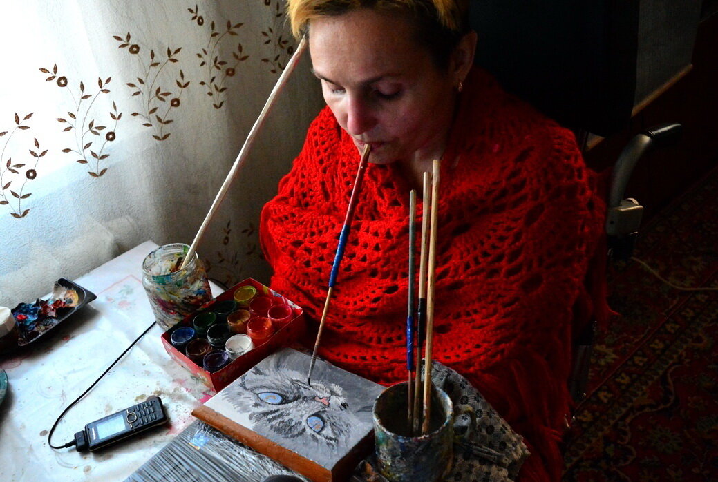 Любовь Руснак за работой