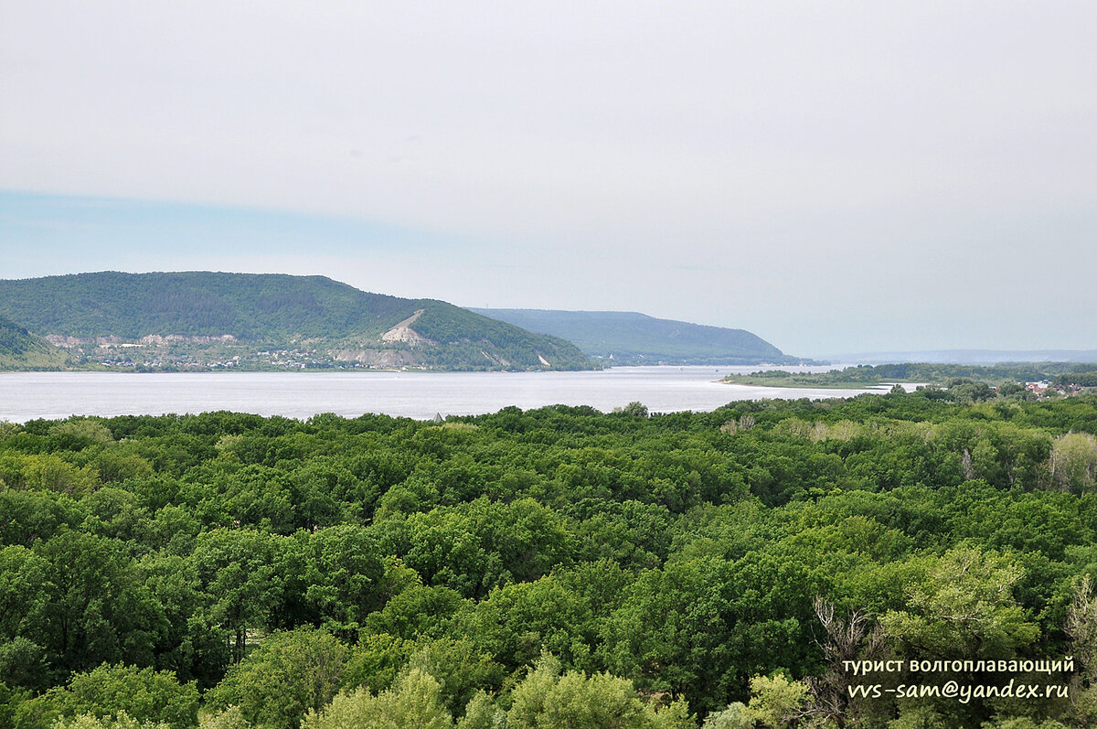 На правом берегу Волги видна Попова гора и село Ширяево у её подножия. Фото 14.06.2019.