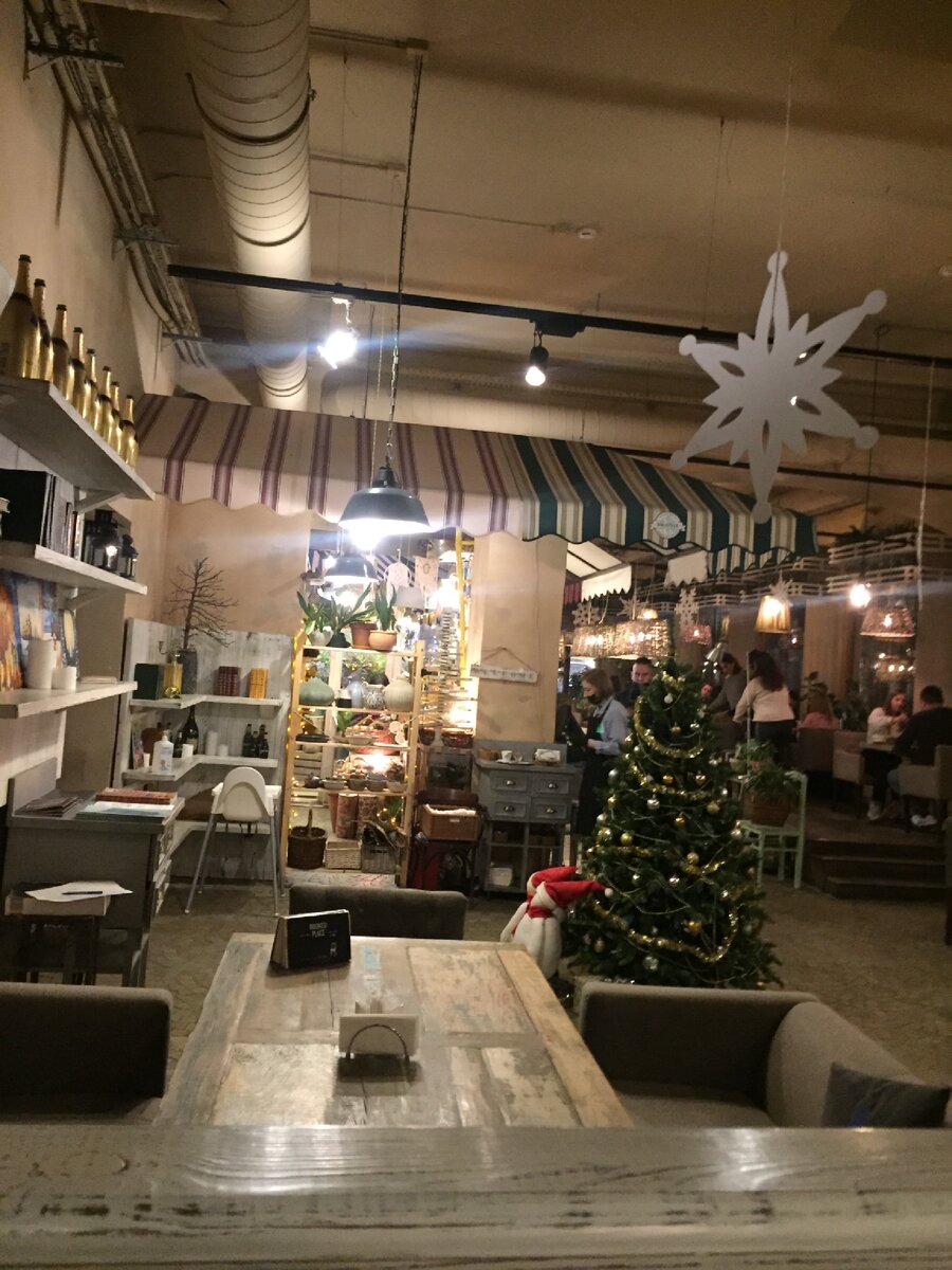 Ресторан «Библиотека вкусов», 2 этаж, Невский, 20, фото автора статьи, у которого тряслись руки