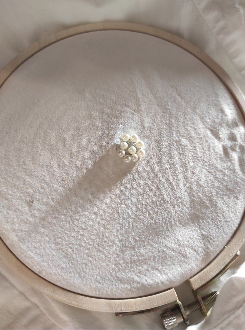 Неудавшаяся снежинка. Зря распустила, нужно было продолжить. Пофиг, что криво, но зато сама. 