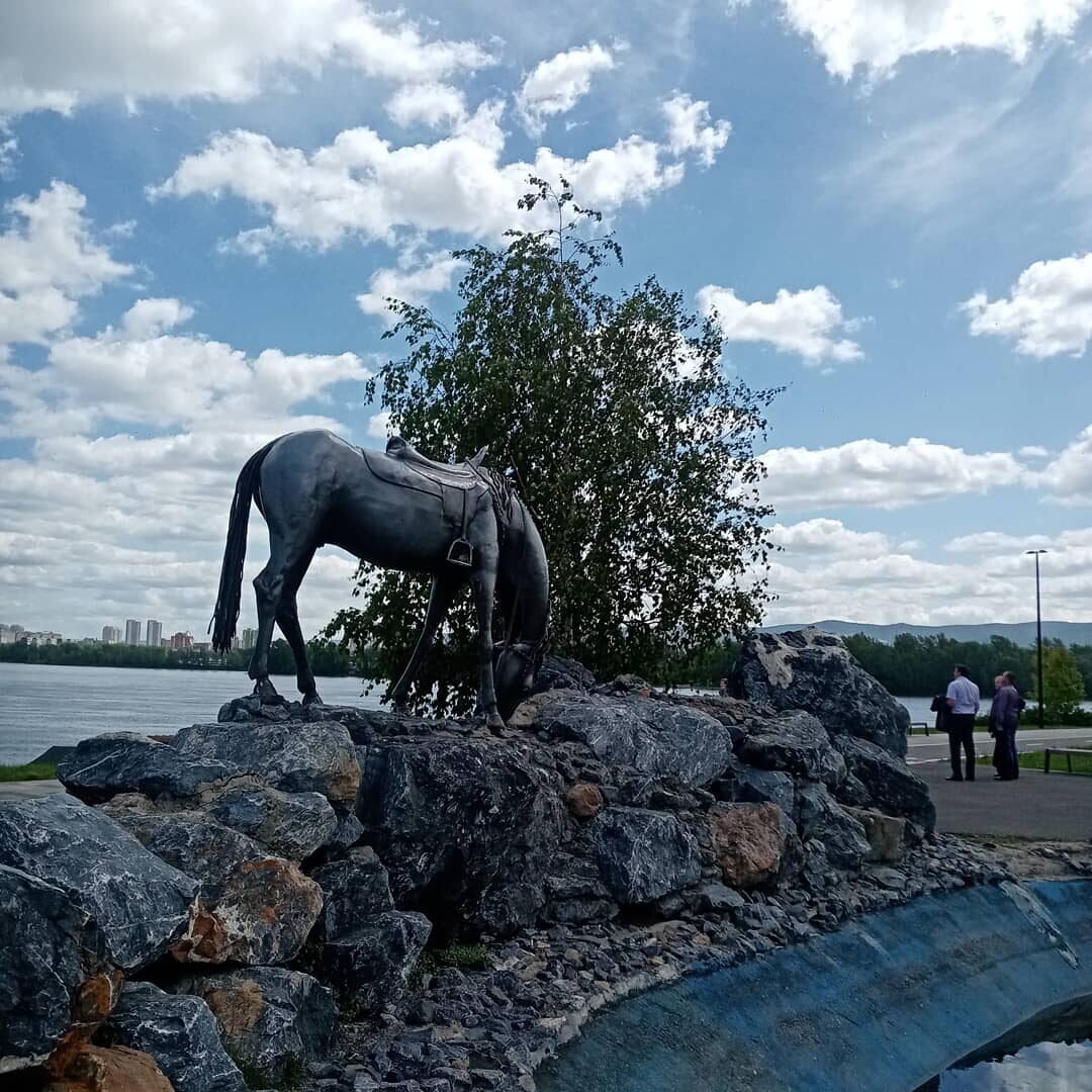 '' Стрелка'' место на набережной Енисея