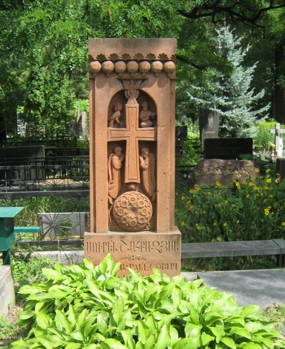 Могила Сурена Шахбазяна на Байковом кладбище в Киеве. Фото: wikipedia.org