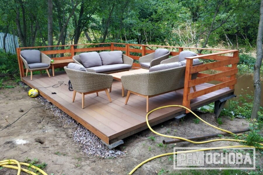 Монтаж смотровой площадки на берегу реки